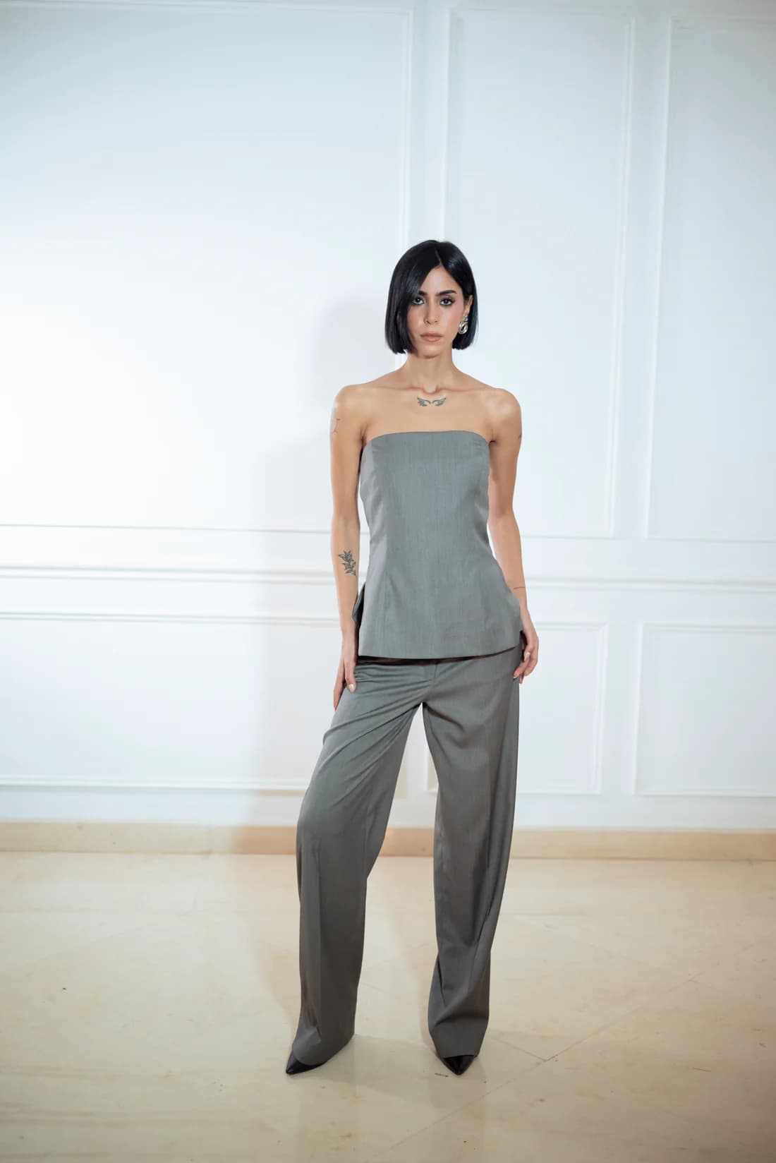 GREY STRAPLESS TOP & FITTED STRAIGHT LEG TROUSERS