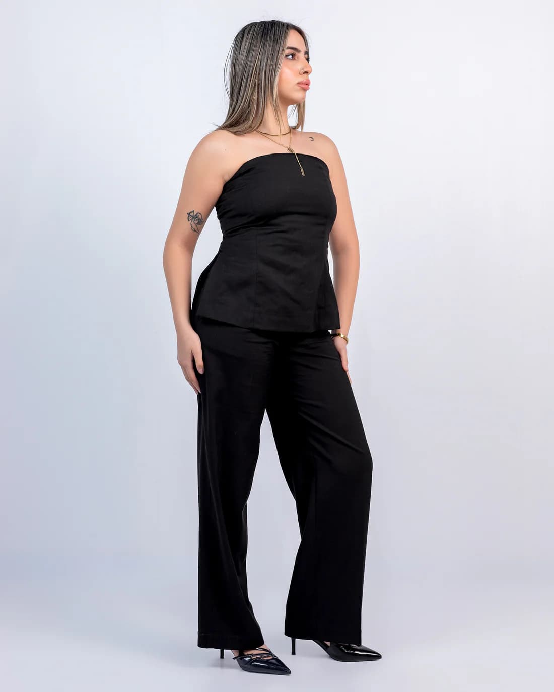 STRAPLESS TOP & FITTED STRAIGHT LEG TROUSERS