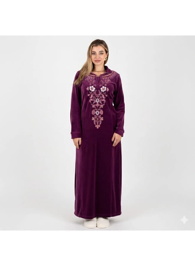 قفطان قطيفة من ZECOTEX بتطريز زهور أنيق باللون البنفسجي الملكي