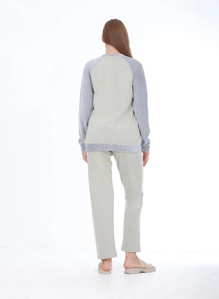 Women's Distinctive Winter Pajama 8050 – Cozy Winter Pajama Set