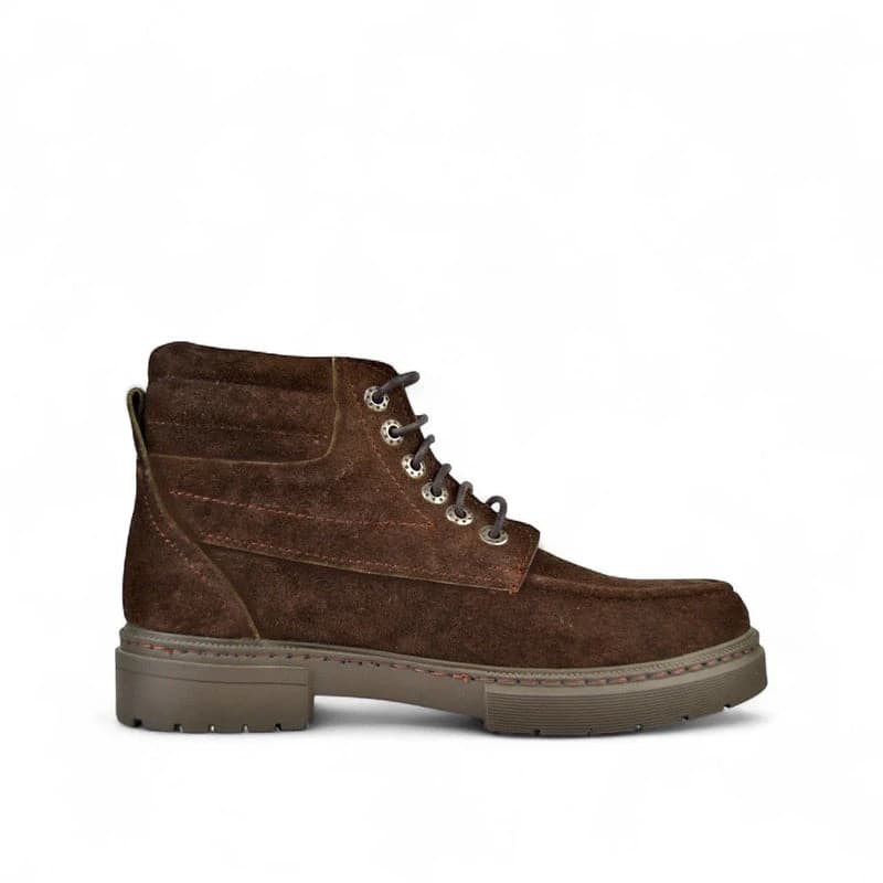 Bold Suede Lace-Up Boot - Sn’Brown