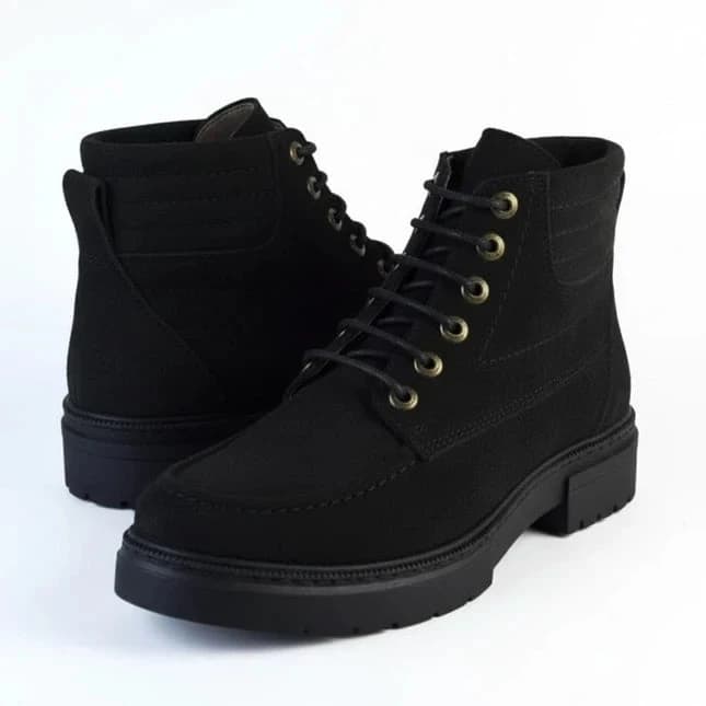 Bold Suede Lace-Up Boot - S-8000