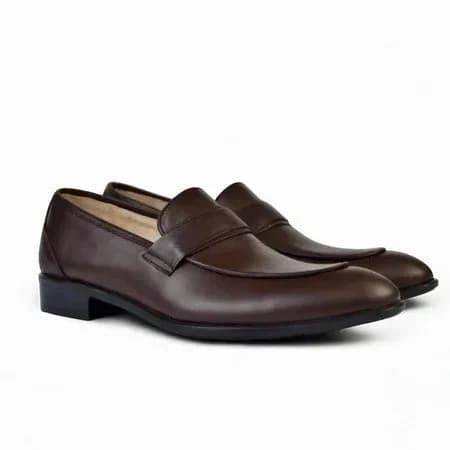 حذاء كلاسيك بني بمقدمة مخيطة (Moc Toe)