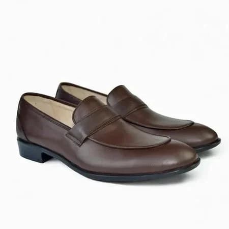 حذاء كلاسيك بني بمقدمة مخيطة (Moc Toe)