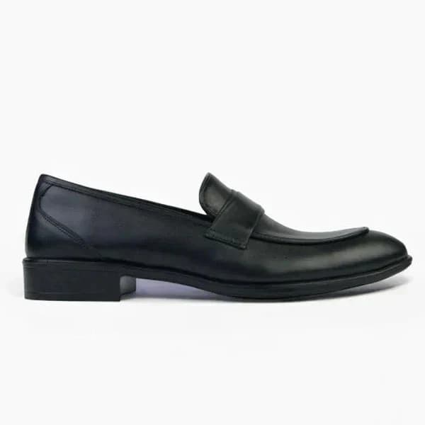 حذاء كلاسيك أسود بمقدمة مخيطة (Moc Toe)
