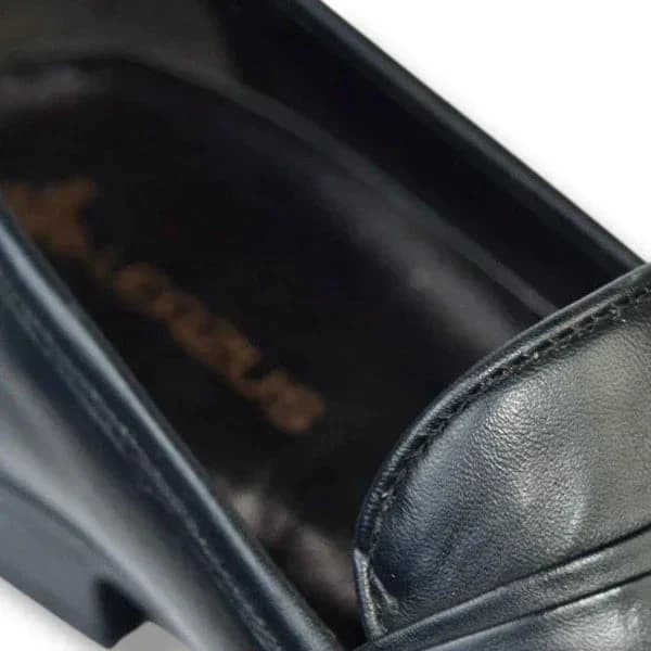 حذاء كلاسيك أسود بمقدمة مخيطة (Moc Toe)