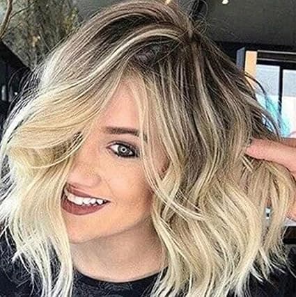 Short wavy blonde wig with brown gradient – fashion wig for women
