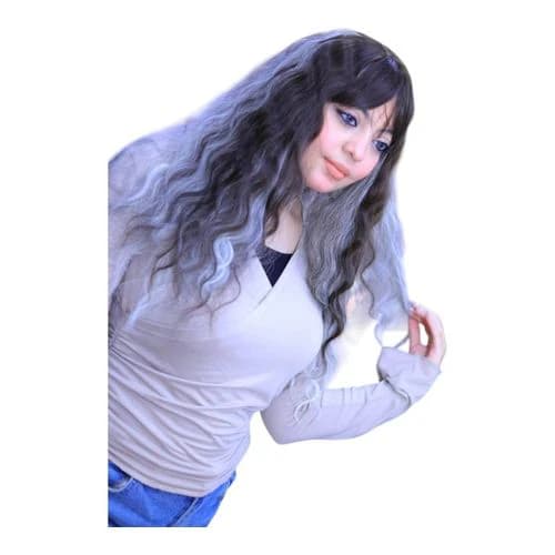 باروكة سوداء مع لمسات هايلايت رمادية وغرة جانبية – باروكة أنيقة للنساء.