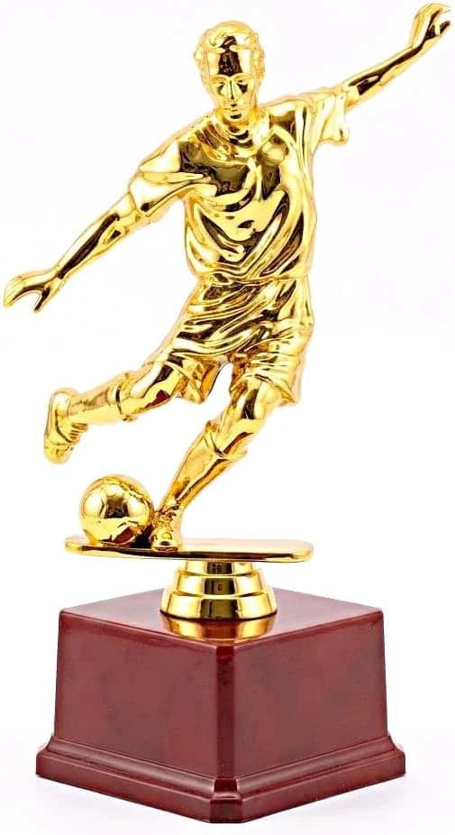 كأس بطولة كرة قدم ذهبي بتصميم كلاسيكي للاعب يسدد الكرة - قاعدة متينة - جائزة 