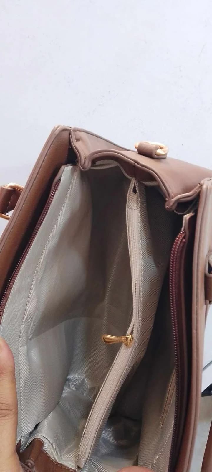 Women's handbag with crocodile print design