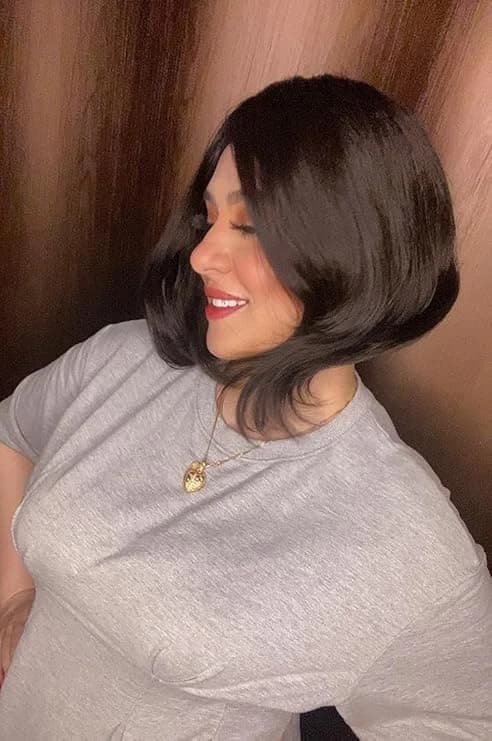 DILLARDS Short Bob Wig – Black Shoulder Length with Side Bangs