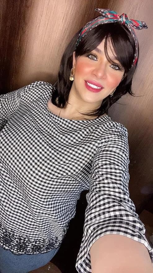 DILLARDS Luxury Black Layered Shoulder Length Wig with Bangs