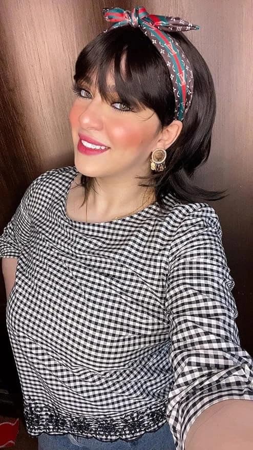 DILLARDS Luxury Black Layered Shoulder Length Wig with Bangs