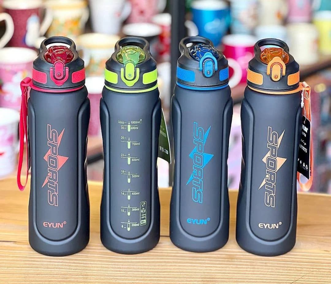 Durable sports and fitness bottle, 1 liter capacity