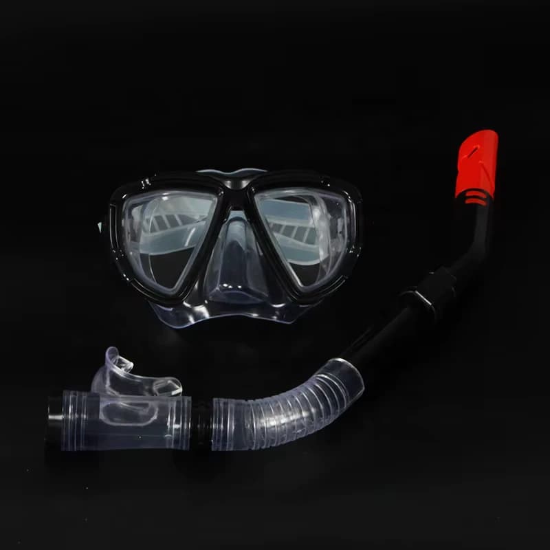 Professional anti-fog diving kit with wide panoramic goggles and flexible bottom
