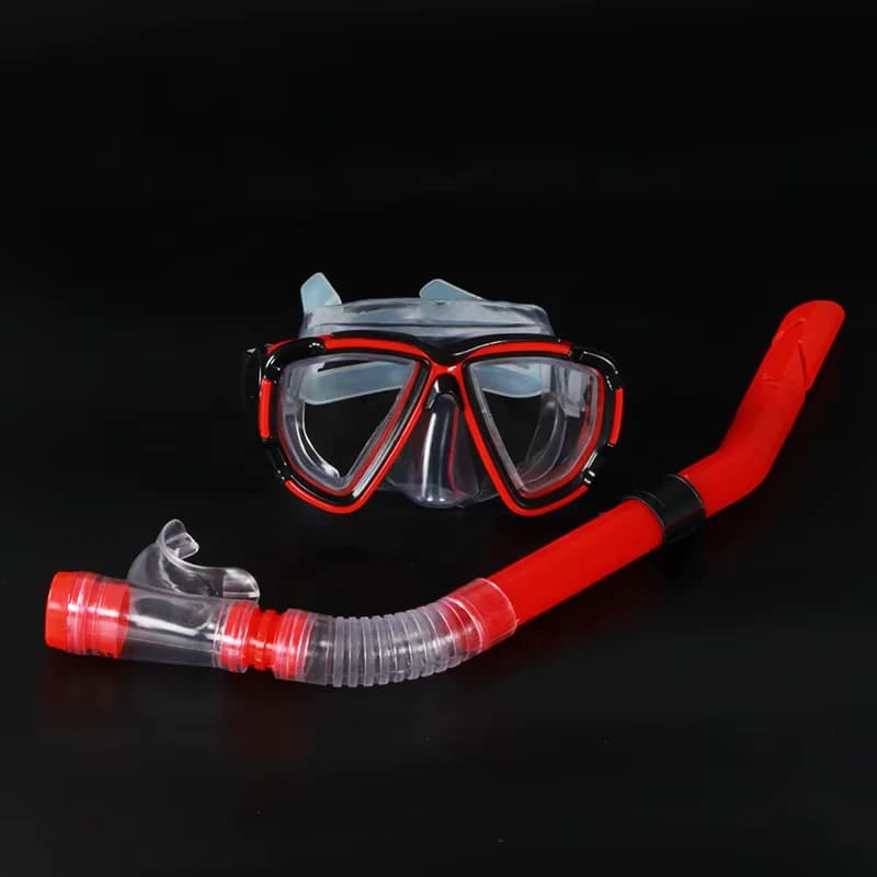 Professional anti-fog diving kit with wide panoramic goggles and flexible bottom