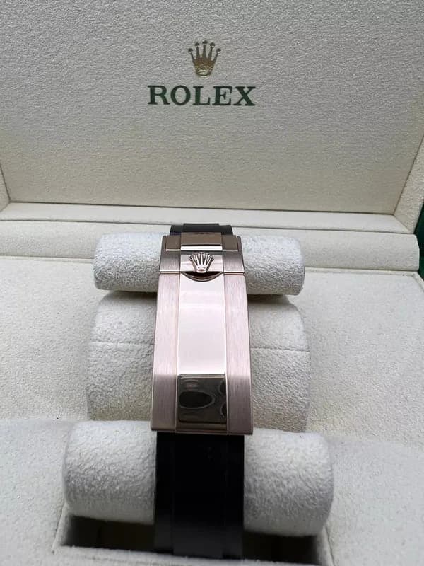 Rolex Yacht‑Master Rose Gold Black Dial Oyster Rubber - Master Copy