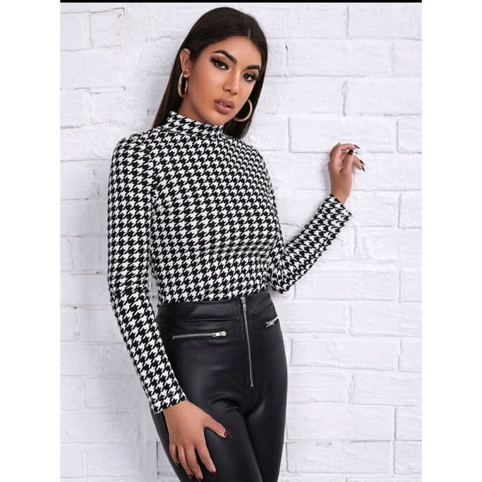 Basic white in black short